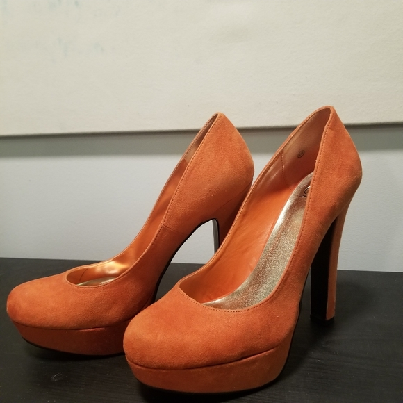 Platform Heels - Picture 2 of 5